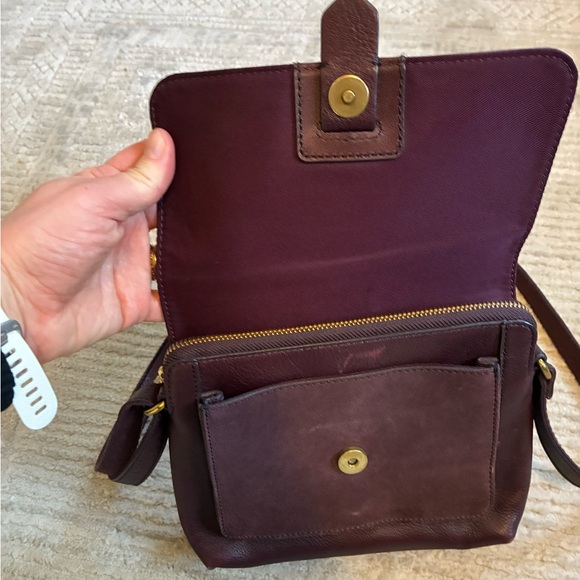 FOSSIL Kinley Small Fold Over Leather Crossbody Bag in Plum - Picture 5 of 7